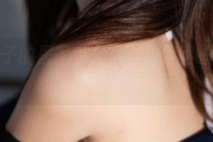 河豚抚子的居家少女写真：穿着睡衣也能拍出范儿