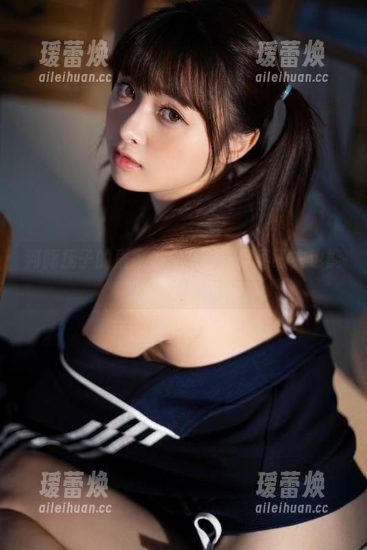 河豚抚子的居家少女写真：穿着睡衣也能拍出范儿
