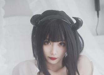 游泳的清颜颜子，无圣光一角，图集带你漫游，别问我为什么水面反射让我如此沉迷。
