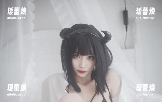 游泳的清颜颜子，无圣光一角，图集带你漫游，别问我为什么水面反射让我如此沉迷。