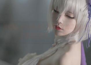 真想问问，爱老师_PhD的美图里剑圣女的这身打扮，到底借鉴了哪里的灵感，这么赞！