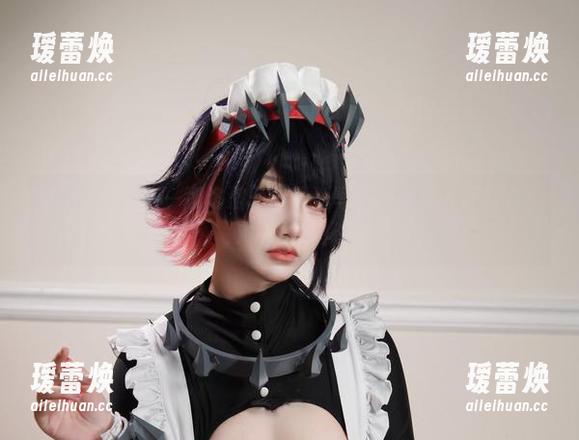 套图玩起来——狐洛洛子的银狐写真，我现在还有点不敢直视呢！