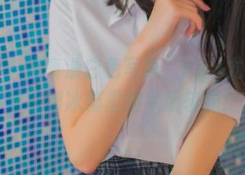 秀人网 – 这高清白色写真，Egg尤妮丝好像在跟冰箱里的牛奶较劲！