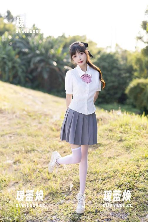 秀人网 - 短裙套图，Yuki鱼儿的实验室—这里的风全都是‘空灵族’！