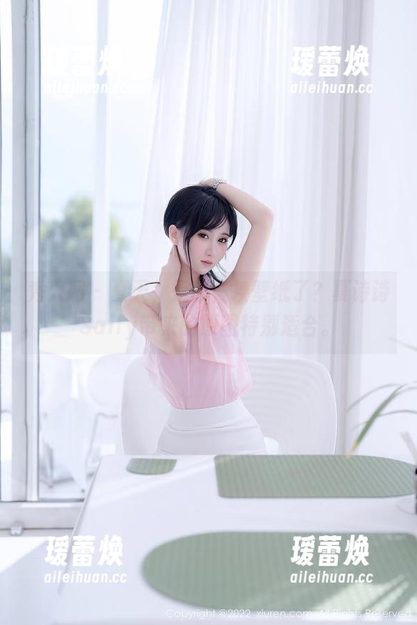 秀人网-夏诗诗Sally 秀人网 - 夏天,是时候换壁纸了?夏诗诗Sally带来的原图特别适合。