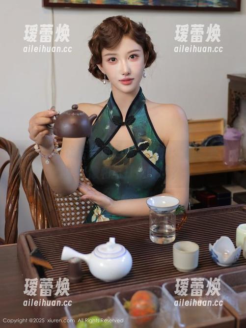 秀人网-徐若兮 秀人网 - 徐若兮图包新鲜出炉:在户外,她好像和风打招呼啦?