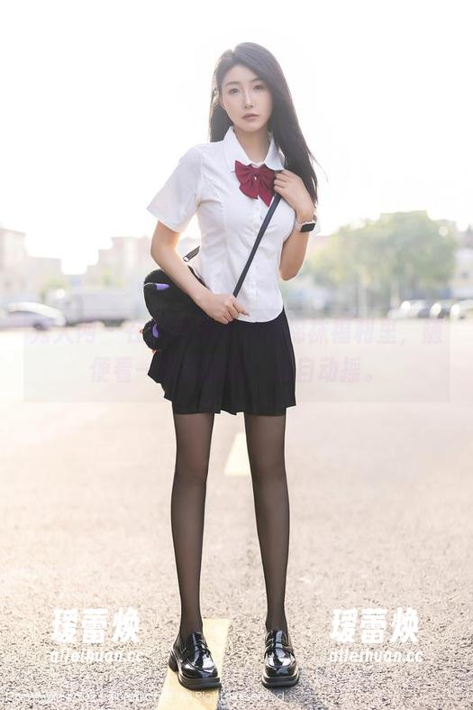 秀人网-月野兔美妞 秀人网 - 在月野兔美妞的棉袜福利里,随便看一眼就溜腿,心自动摇。