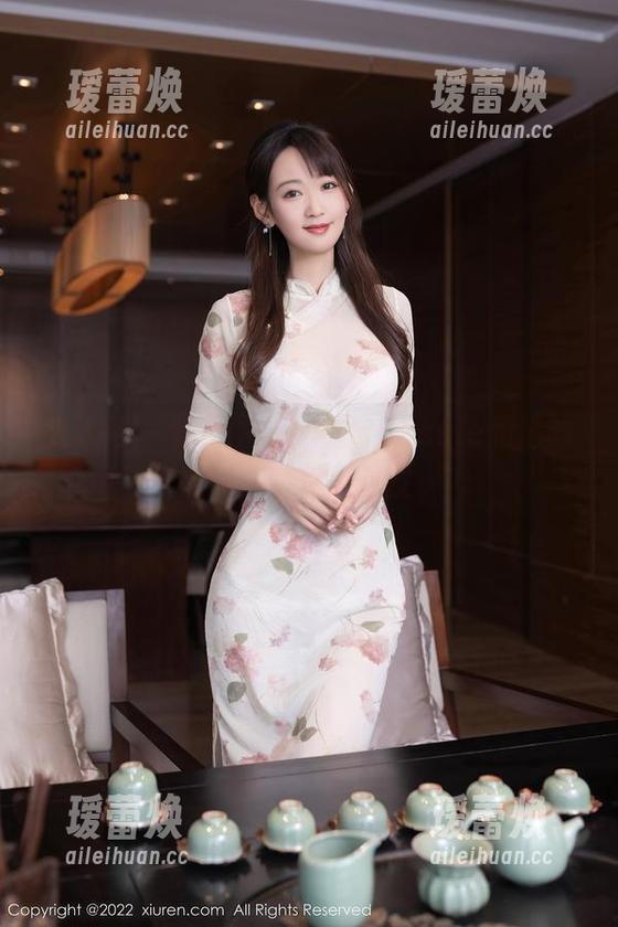 秀人网-白洁Bessie 秀人网 - 专属图册,白洁Bessie和她的眼镜,藏着点俏皮。
