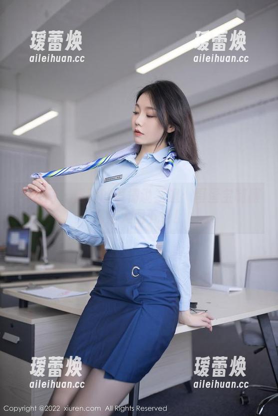 秀人网 - 重要的事情说三遍：蛋蛋宝制服高清大图下载！