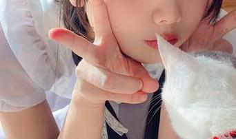 稚乖画册 – 赤西夜夜思绪中的吉他少女合集更新，时而放空时而入迷！