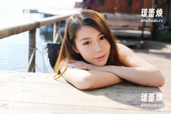 美媛馆 - 在这组高清写真里，薛琪琪sandy的美脚让人忍不住想多留意。