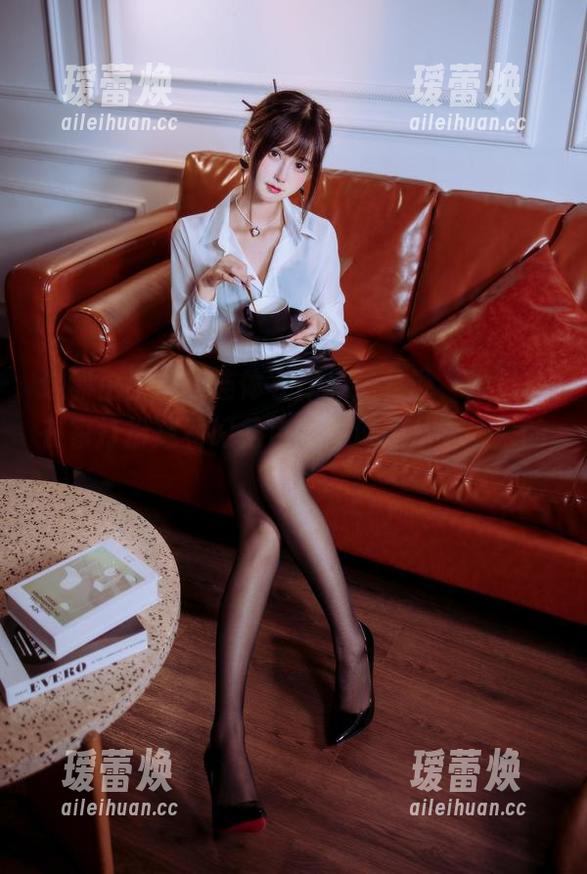羽生三未 这羽生三未的连体衣作品,我说,她是想在家打扮成科幻角色吗?资源从哪搞来的,好奇。