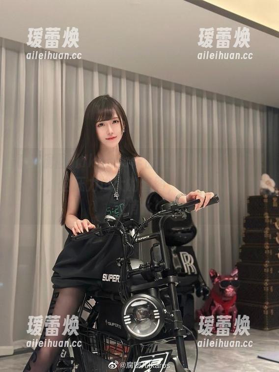 看着腐团儿Ikaros作品里的玉藻前，我只想说，这压力山大的套图，得下载回家慢慢消化！
