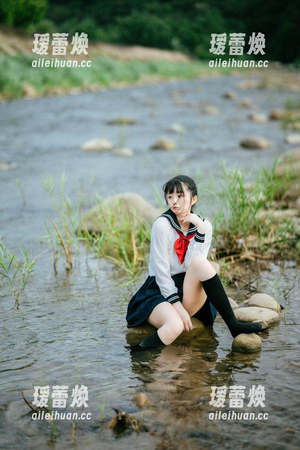 落落Raku的写真，给不来糖小孩一个机会，捣蛋其实很有创意！