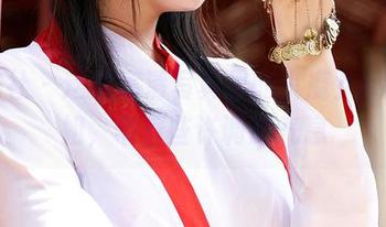 蜜桃社 – 这组高清写真里的小魔女lily姐姐，带着些许调皮气息