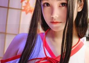 蜜汁猫裘先从泳池跳入定制的图片海，每个细节都耐人寻味