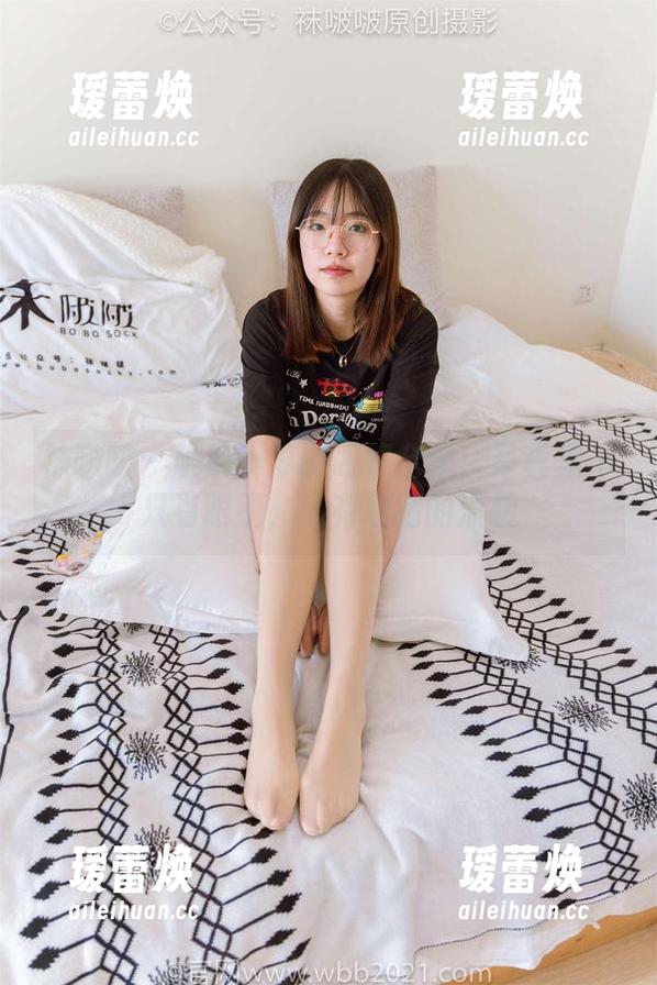 袜啵啵-小淳 袜啵啵 - 破解小淳的眼镜全集:写真里不只有眼镜,还有思绪的流转