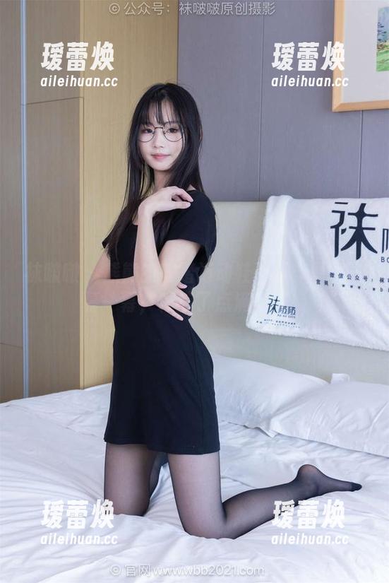 袜啵啵 - 熊熊的安踏运动鞋画面：原图一幕一幕，精选了点滴美好。