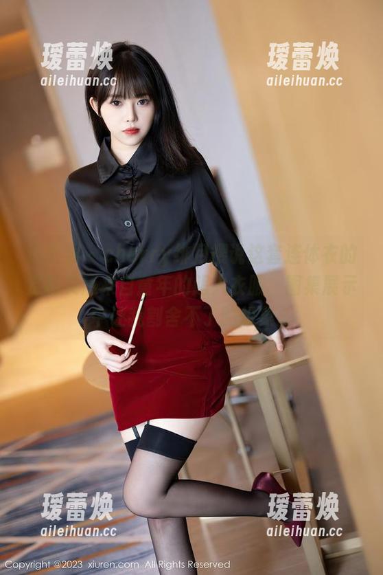 语画界 - cherry绯月樱说这套连体衣的定制灵感来自童年的超人衣服，图集展示中让我割舍不了的想象。