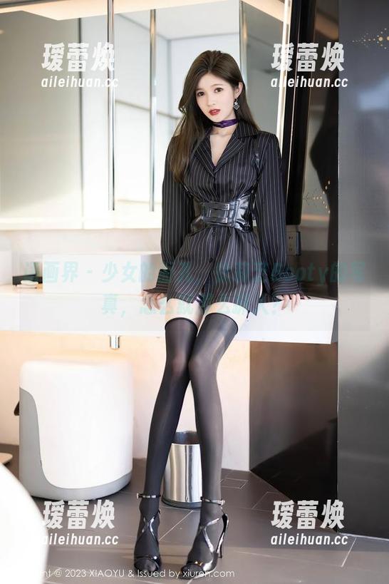 语画界-徐莉芝Booty 语画界 - 少女的面孔,徐莉芝Booty的写真,怎么就那么抓人?