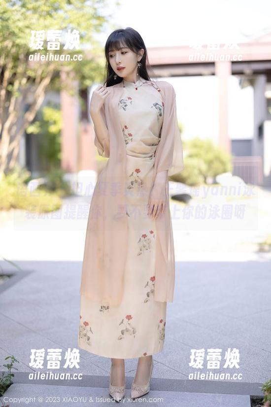 语画界 - 担心夏季炎热？王馨瑶yanni泳装原图提醒你，要不要带上你的泳圈呀