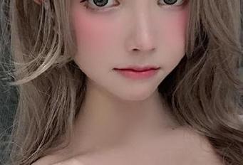 零基础入门：超级小禾儿的《碧蓝航线约克公爵》最新写真集，居然比我想象的要挺有意思。