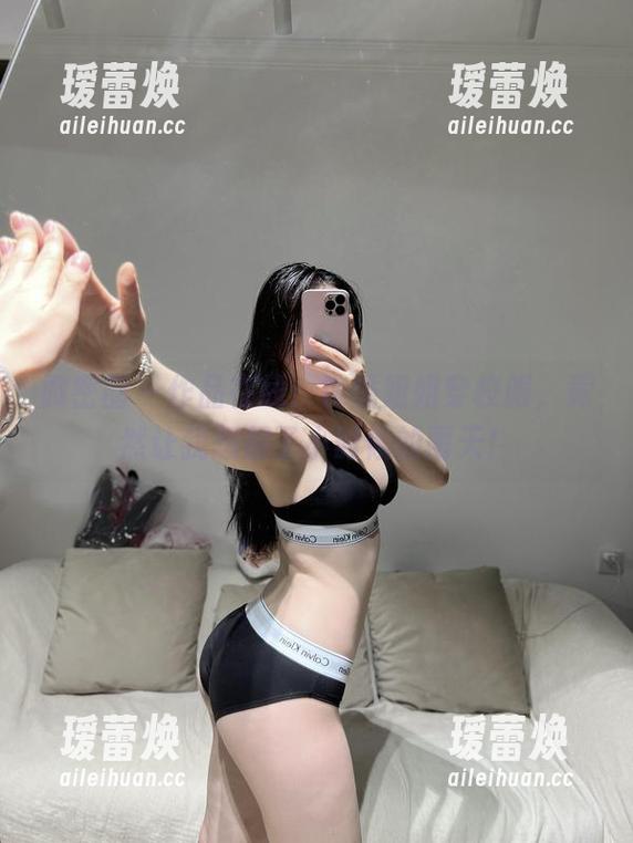 铁锤姐姐 微密圈 - 作品在线:铁锤姐姐穿校服,竟然让我想起了小时候的雨天!