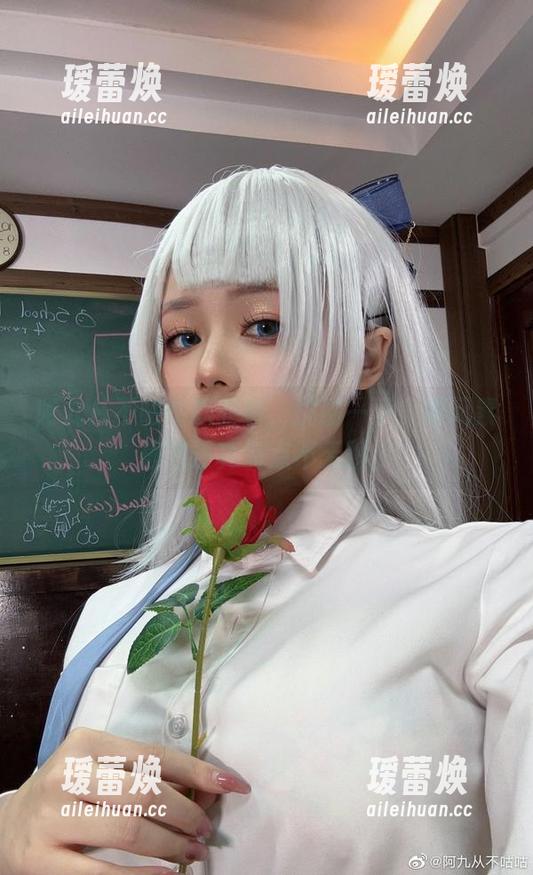 阿九从不咕咕职业装，挑剔一下，那元素居然还真有点不无聊。