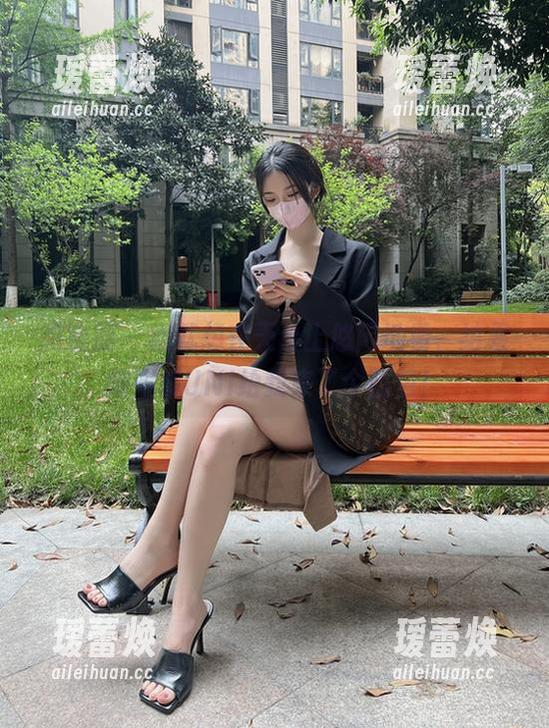 微密圈 - 我就想在天台上悠闲地看，结果陈妮妮UNI给我来了个图包！