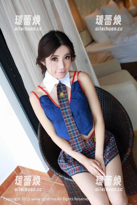 青豆客 - 定制水手服：叶佳颐的秘密武器，抢镜如抢海上的鱼！
