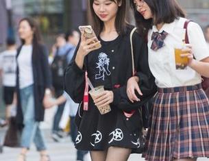 魔镜街拍 – 在线讨论：婷婷的肉丝美人怎样在寒风中扛过这个冬天