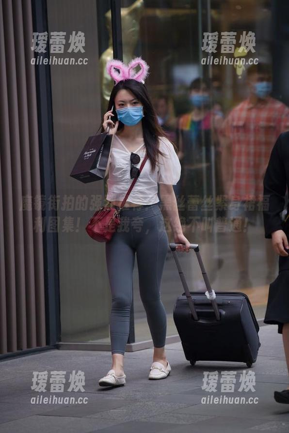 魔镜街拍 魔镜街拍的强烈推荐:黑丝蕾丝紧身裙福利图集!不是我夸,这绝不叫普通!