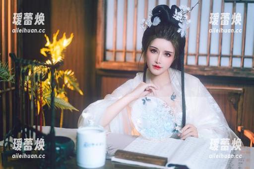 照片背后，鹿八岁baby与碧蓝有默契，原图让你想多了吧